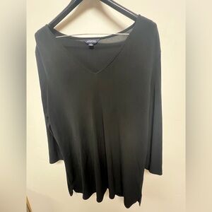 LANDS END BLACK DRESSY FLOWY POLYESTER TOP WITH V-NECK. SIZE 18. 3/4 SLEEVE